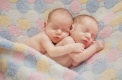 为什么试管婴儿双胞胎出生的宝宝长得不一样